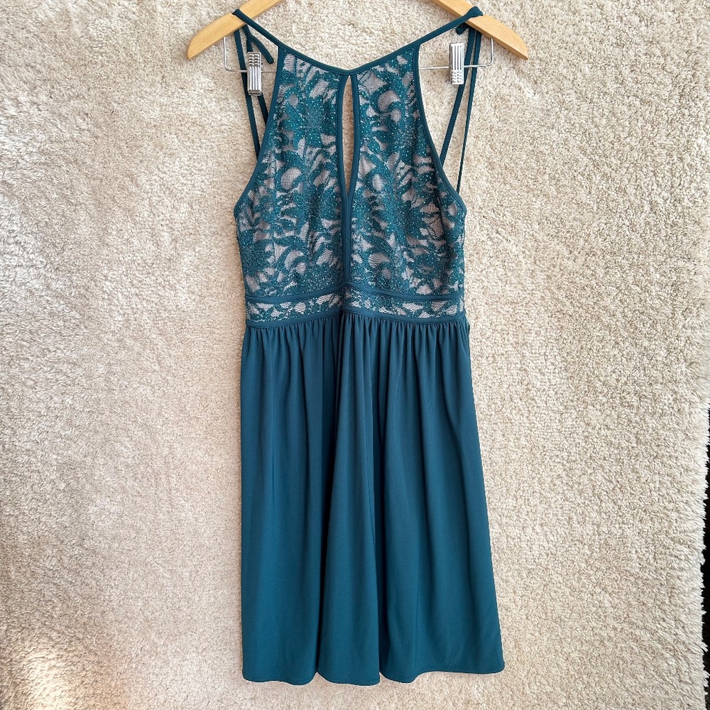 Morgan & Co. Dress with lace bodice sequins keyhole front Backless Size 5/6